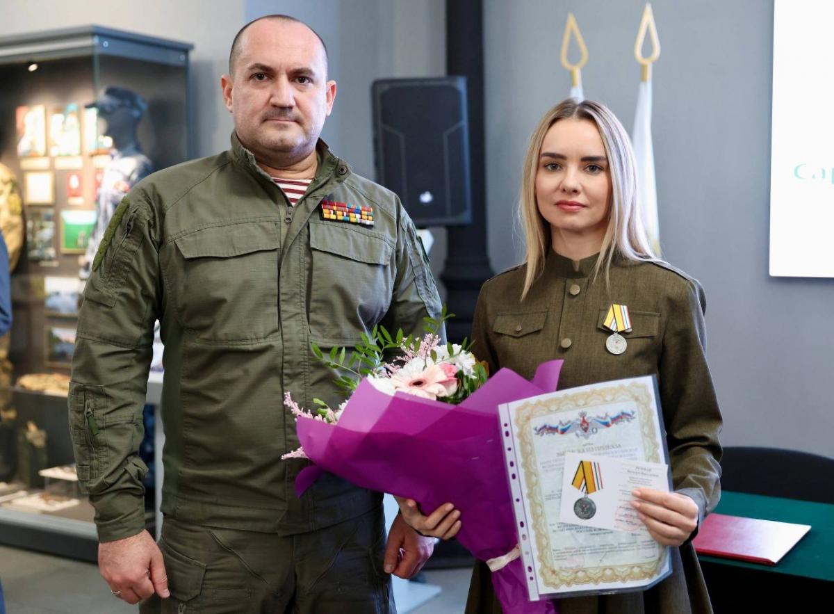 Калинин вручил награду Минобороны директору Музея истории СВО Наталье Речман