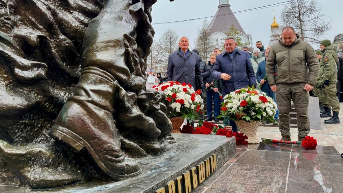 Калинин: в Парке Победы почтили память погибших саратовцев-участников СВО