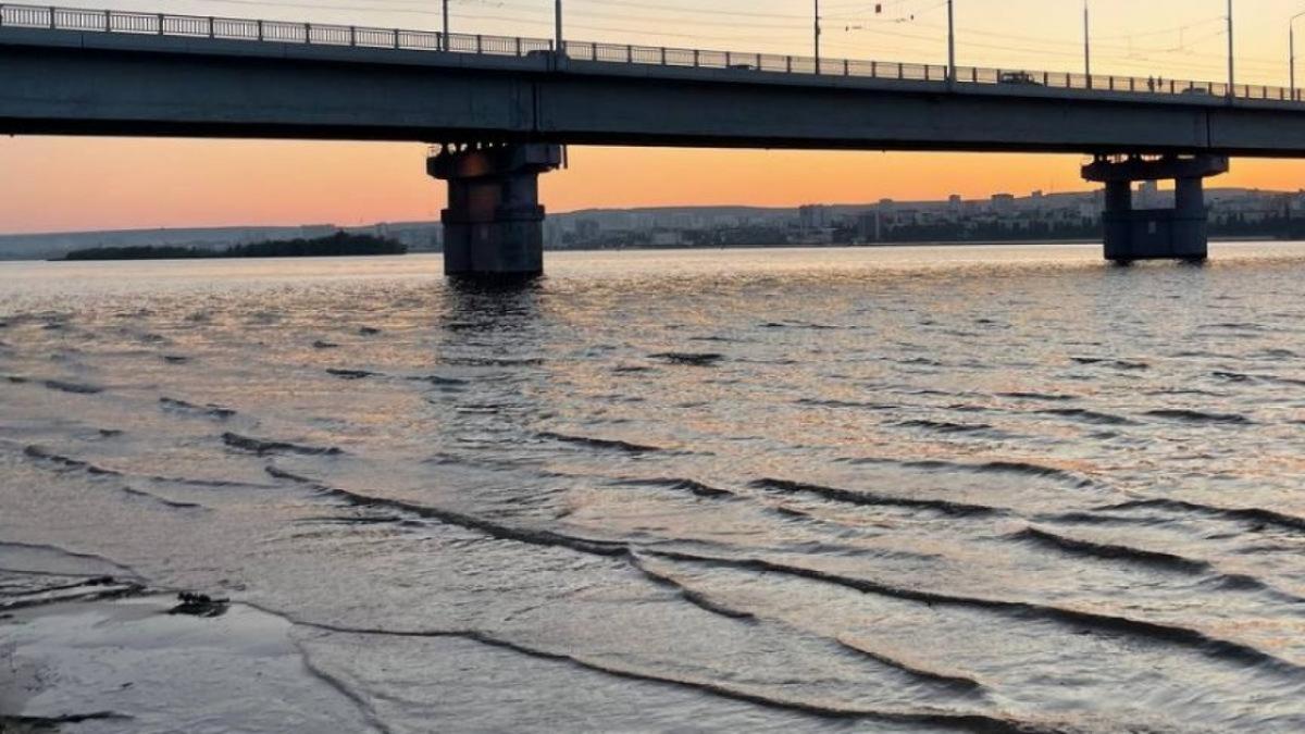 На энгельсском городском пляже летом организуют охрану с наручниками и дубинками