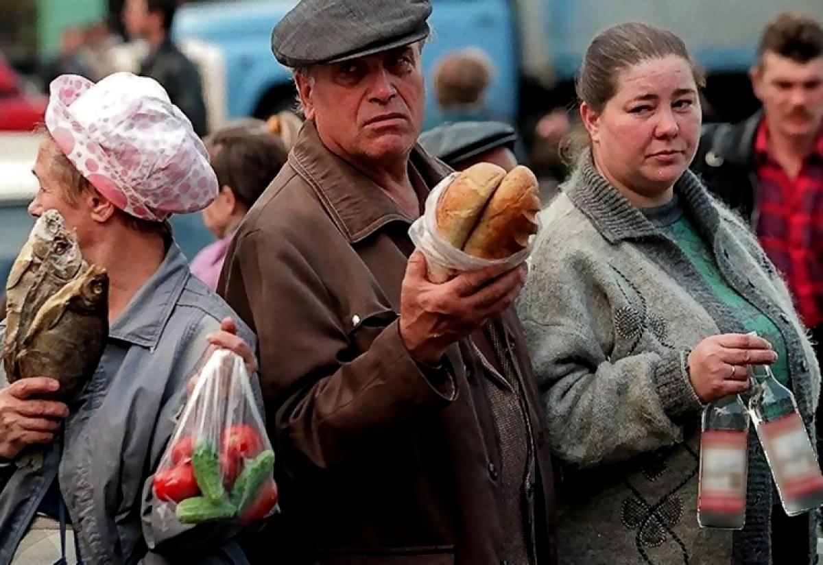 Падение реальных доходов вынуждает россиян жить впроголодь