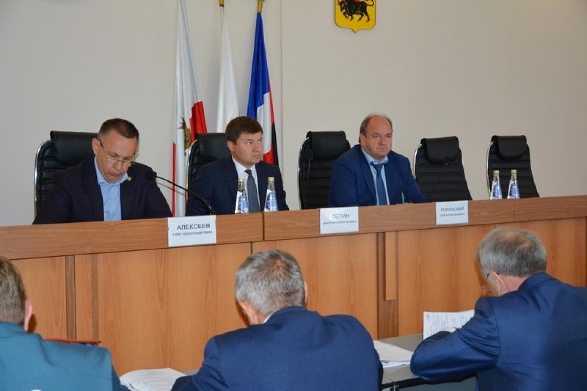 Тепин потребовал сократить расходы на содержание энгельсской администрации