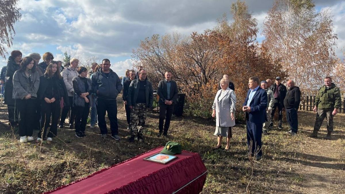 Под Саратовом простились с погибшим в СВО военным Алексеем Тихоновым