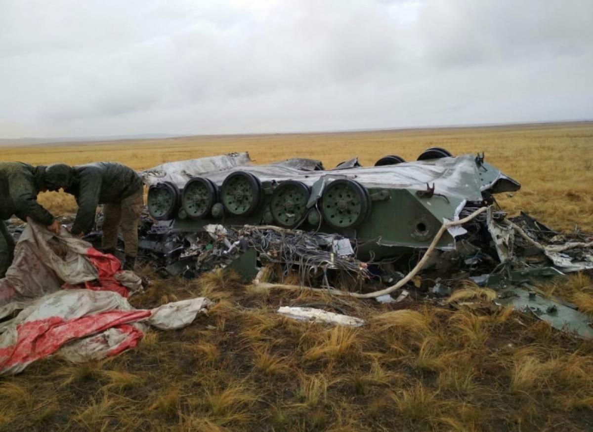 Десантные машины упали с высоты и разбились: опубликовано видео катастрофы в Оренбургской области 