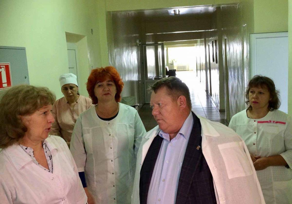 «Склады завалены лекарствами, но в больницах их не хватает»