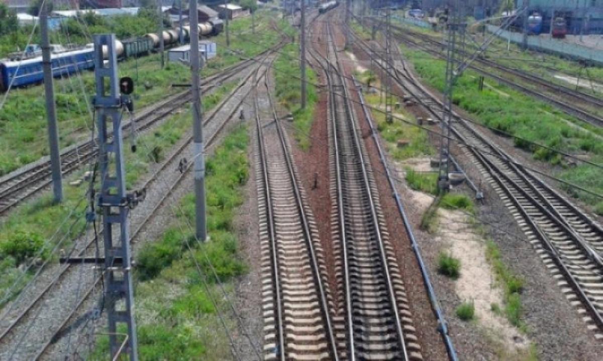 В Саратовской области на переезде поезд столкнулся с легковым автомобилем