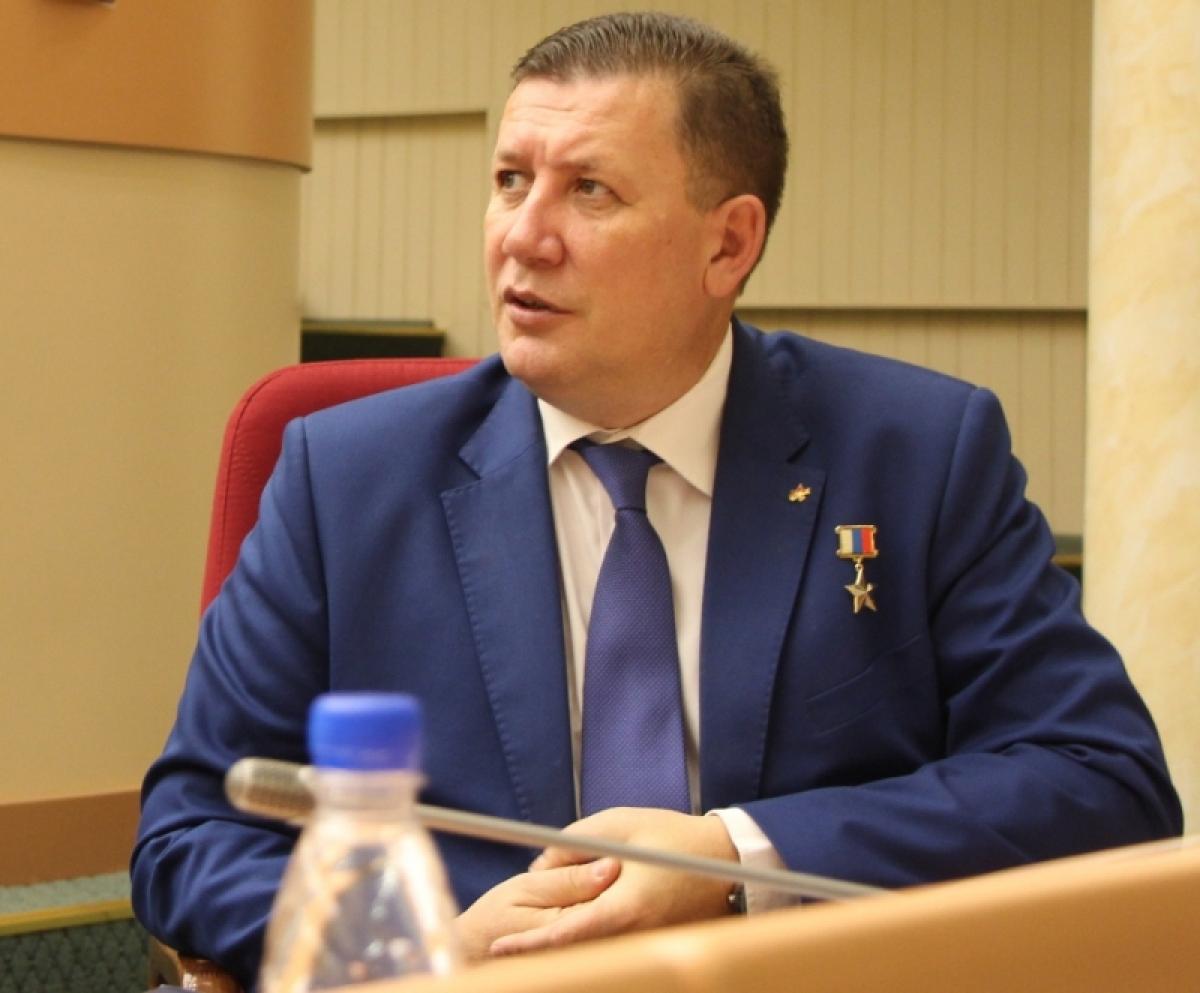 Герой России Александр Янклович незамедлительно убрал мусор