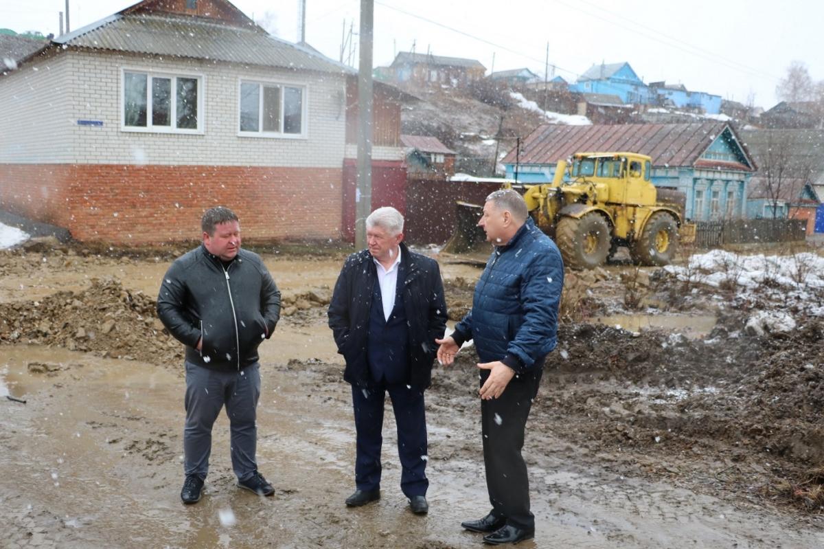 «Водой смыло забор, затопило огород, дети очень испугались»: жители Базарного Карабулака – председателю облдумы