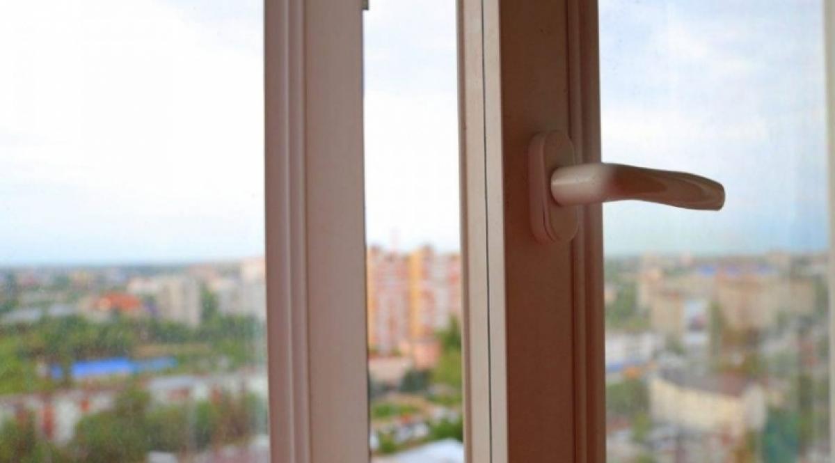 В Саратовской области женщина выбросила своего малыша с балкона