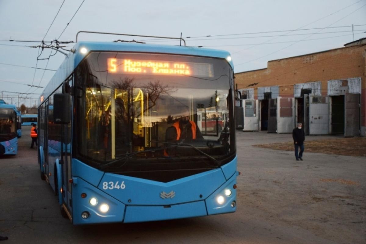 Прибывшие из Москвы б/у троллейбусы начали курсировать по Саратову