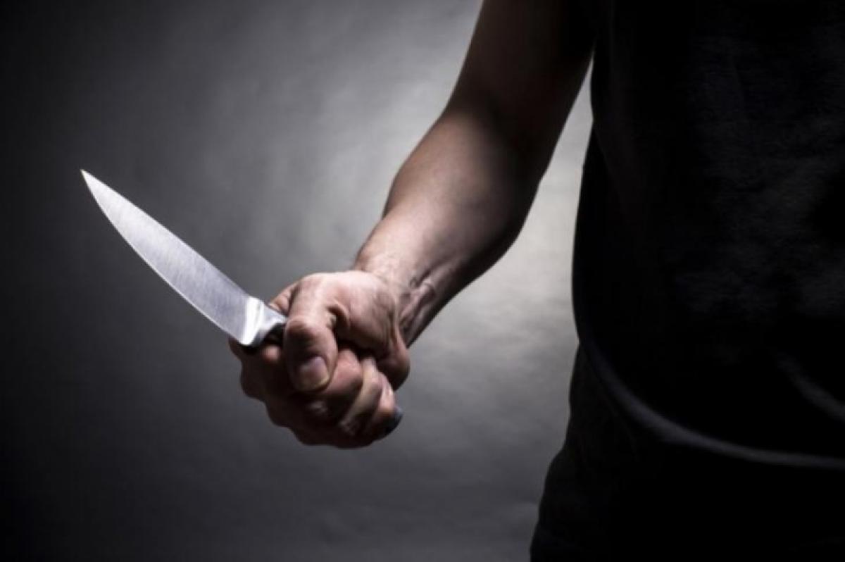С ножом на полицейского: молодой саратовец хотел сесть в тюрьму из-за бедности