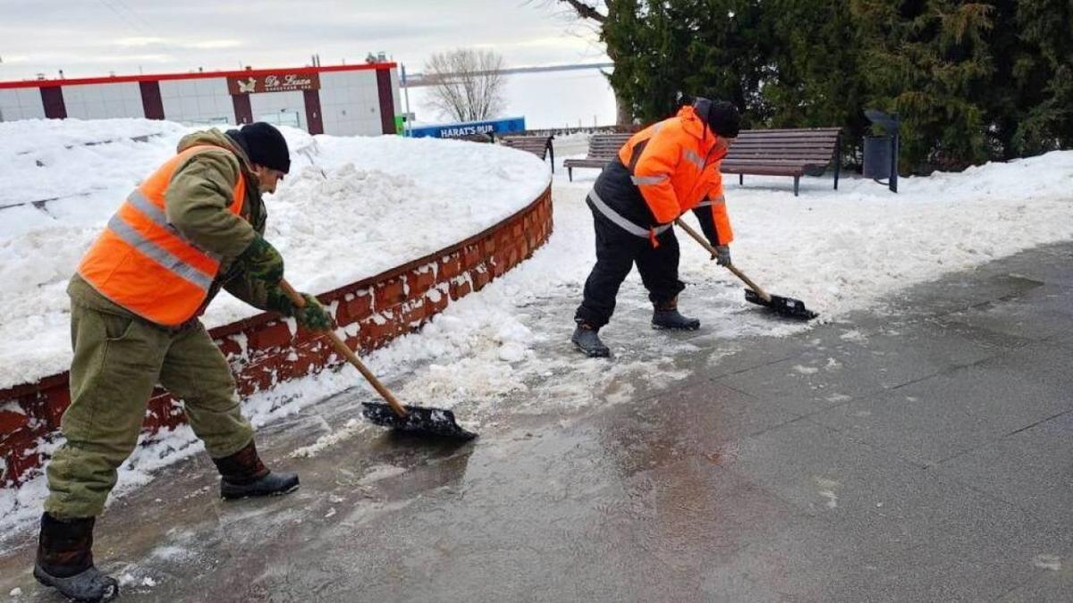 Власти Саратова ищут водителей и дворников на 50-85 тысяч 