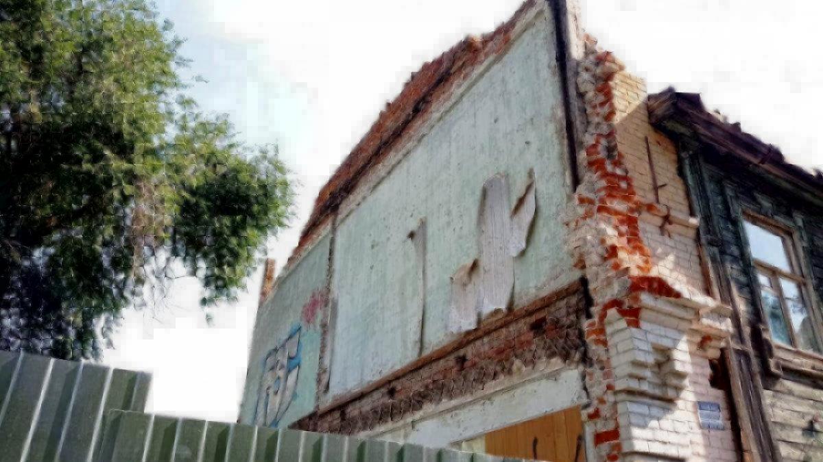 В Саратове снос аварийного дома привел к повреждению газопровода