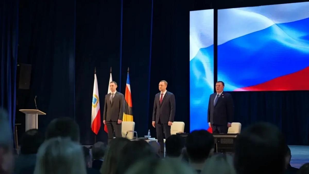 На собрании актива Леонов рассказал об итогах развития Энгельсского района