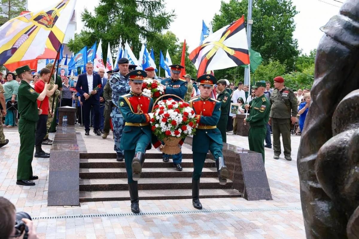 Саратовцы в Парке Победы почтили память земляков, погибших в зоне СВО