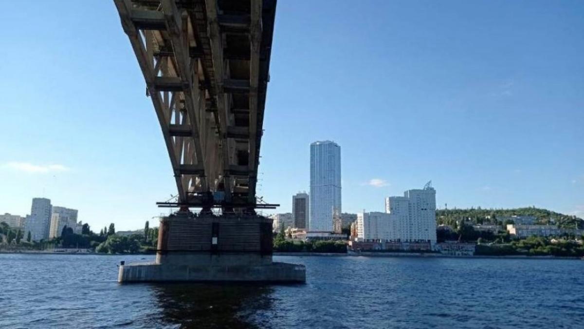 ЧП на мосту Саратов-Энгельс парализовало движение транспорта