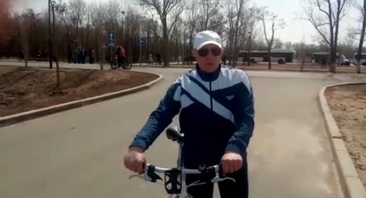 Радаев проехал 13 км на велосипеде по велодорожке к Парку покорителей космоса