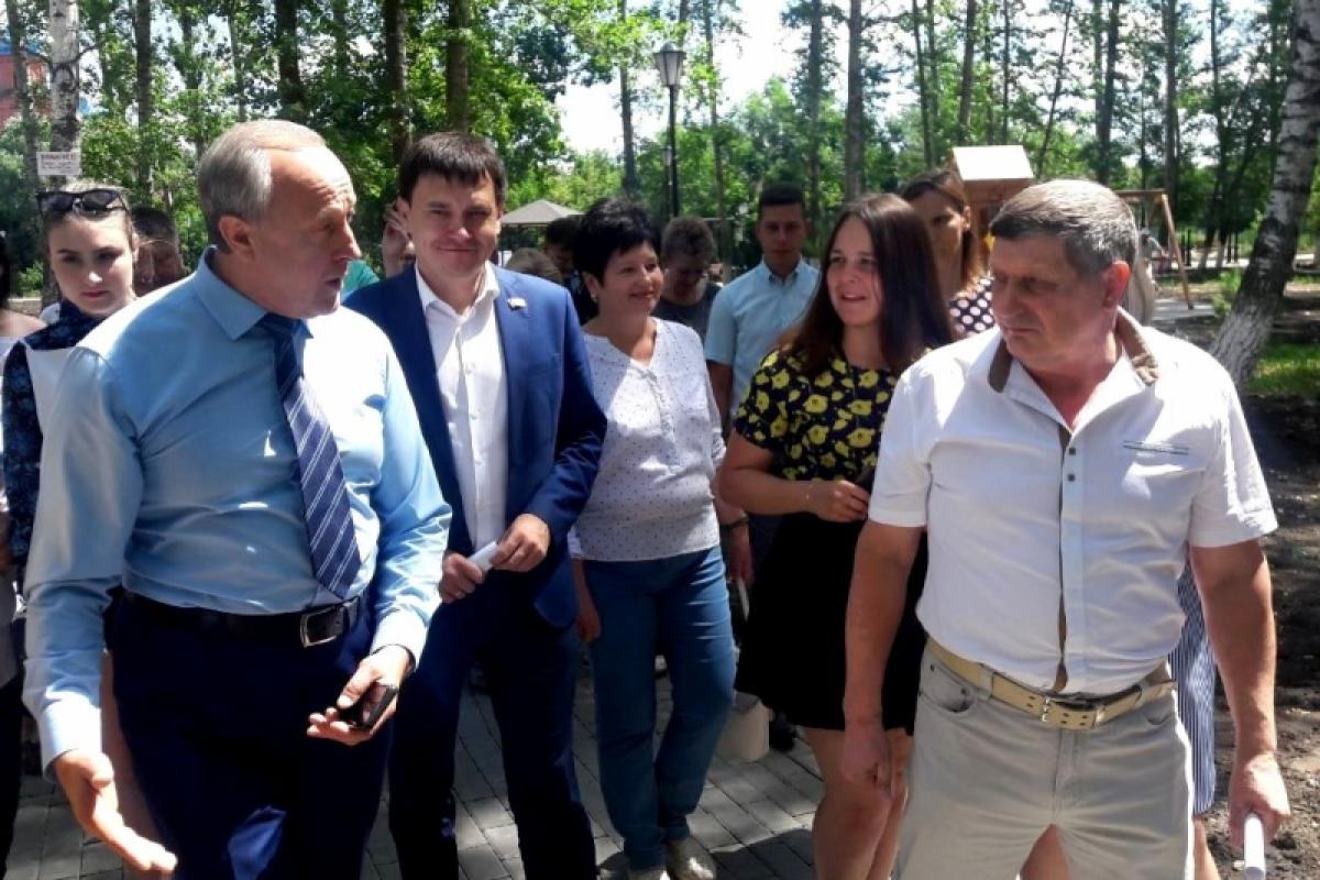 Радаев в Петровске. Местные жители попросили хоккейную площадку