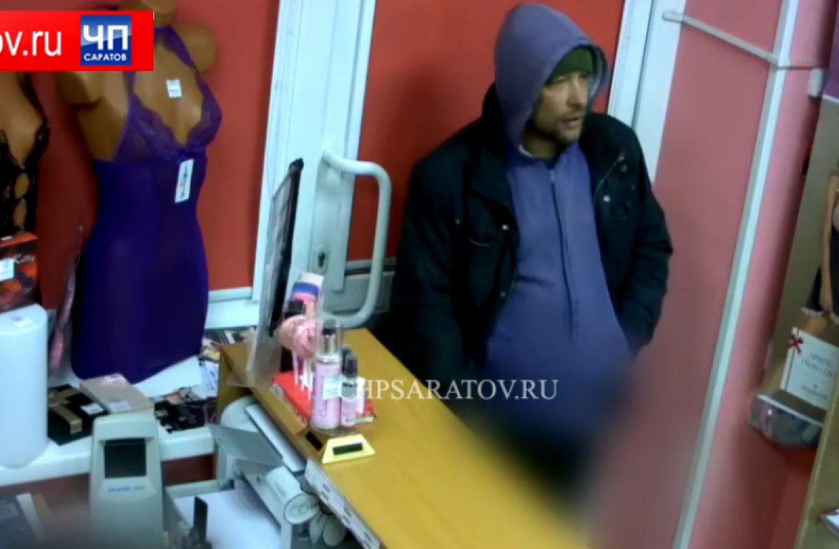Извращенец до слез напугал консультанта саратовского секс-шопа
