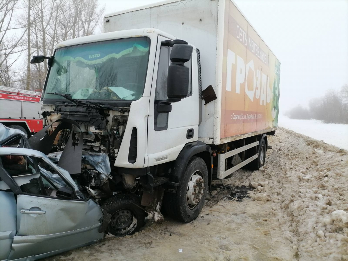 Смертельное ДТП под Саратовом: в аварии погибли два человека