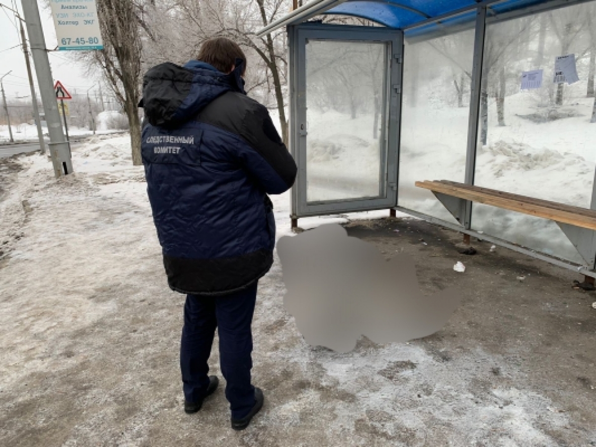 На остановке в Ленинском районе нашли труп мужчины