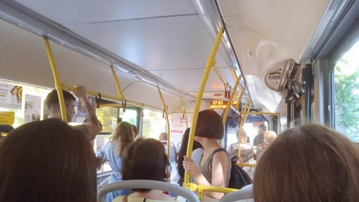 «Парней откачивали всем автобусом»: очевидцы о ЧП на маршруте Саратов-Энгельс