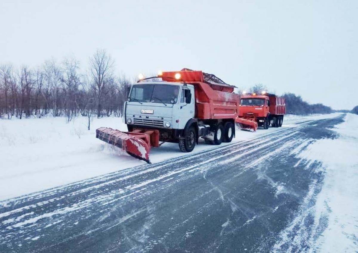 Снегопад в Саратовской области: минтранс сообщает о закрытии региональных трасс