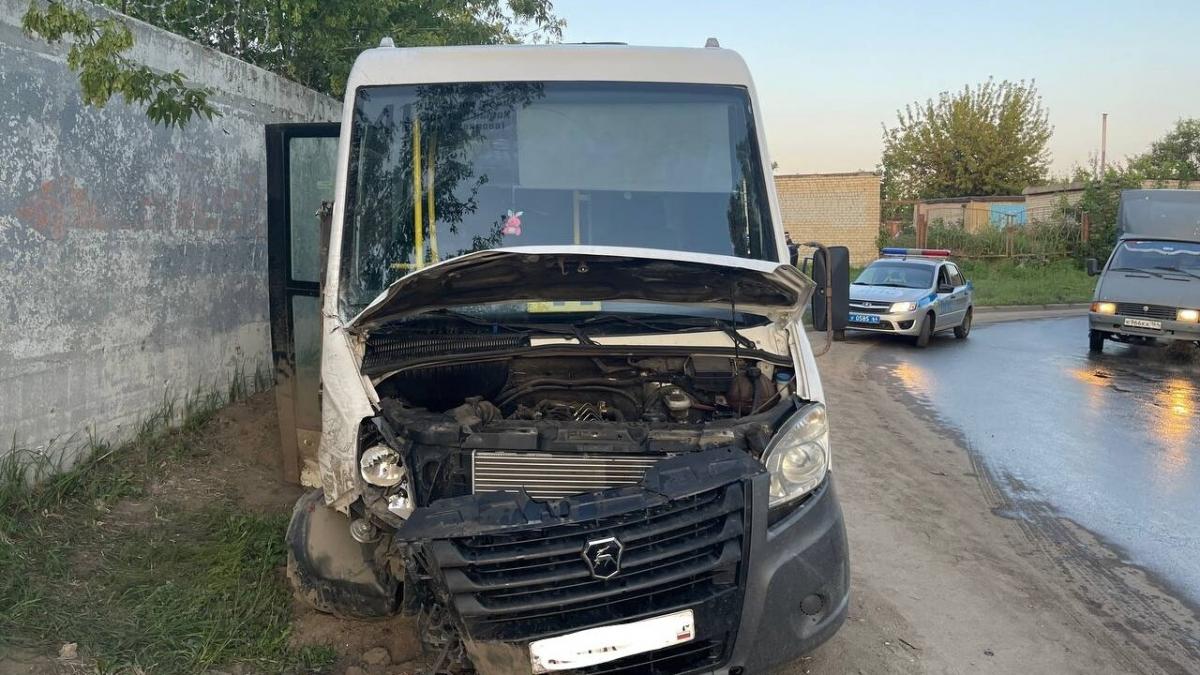 В Саратове 5 человек пострадали в аварии маршрутки №41