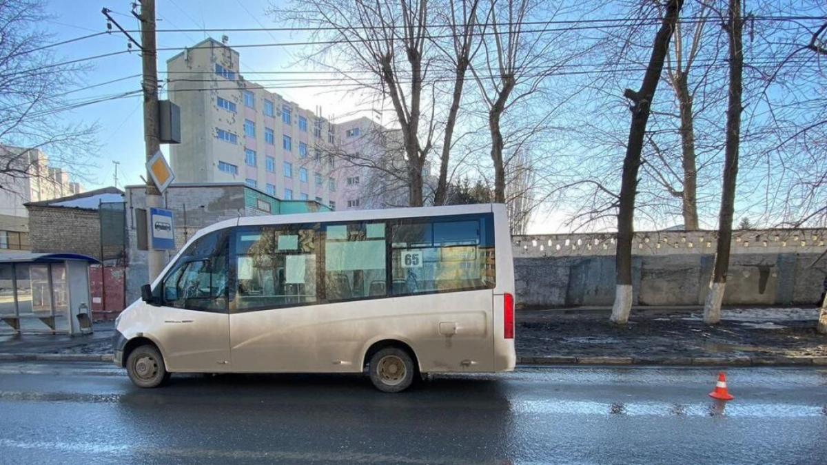 Саратовчанка упала в маршрутке и была госпитализирована