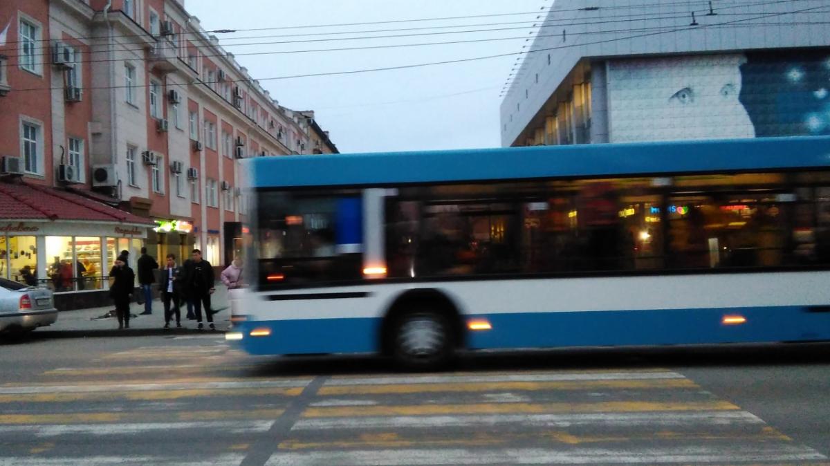 В Саратове 2 автобусных маршрута перейдут на брутто-контракты в январе