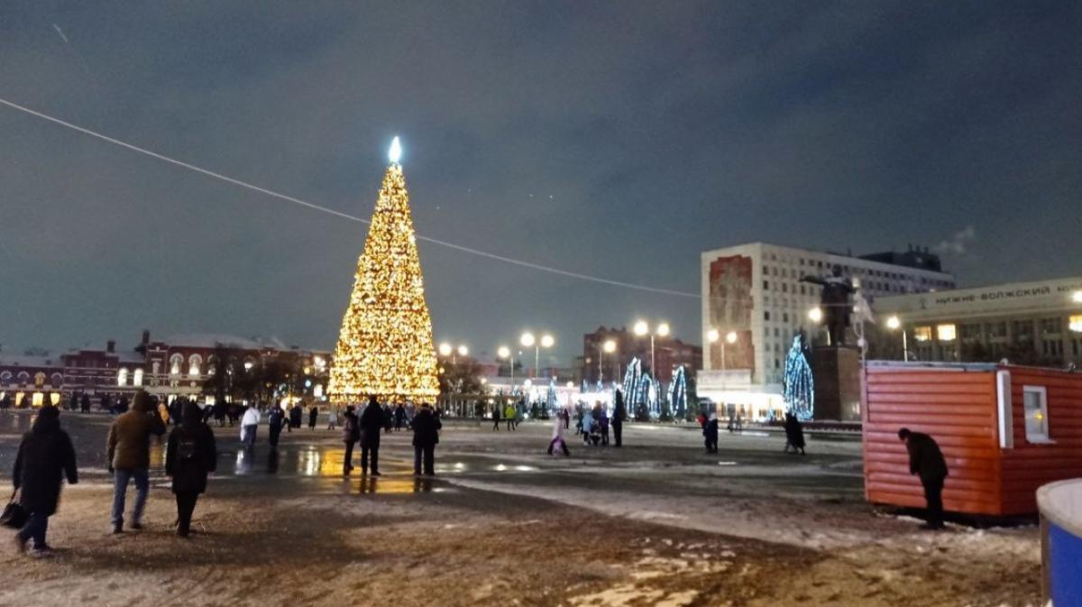 Саратовцам сообщили график работы клиентских служб СФР в праздничные дни