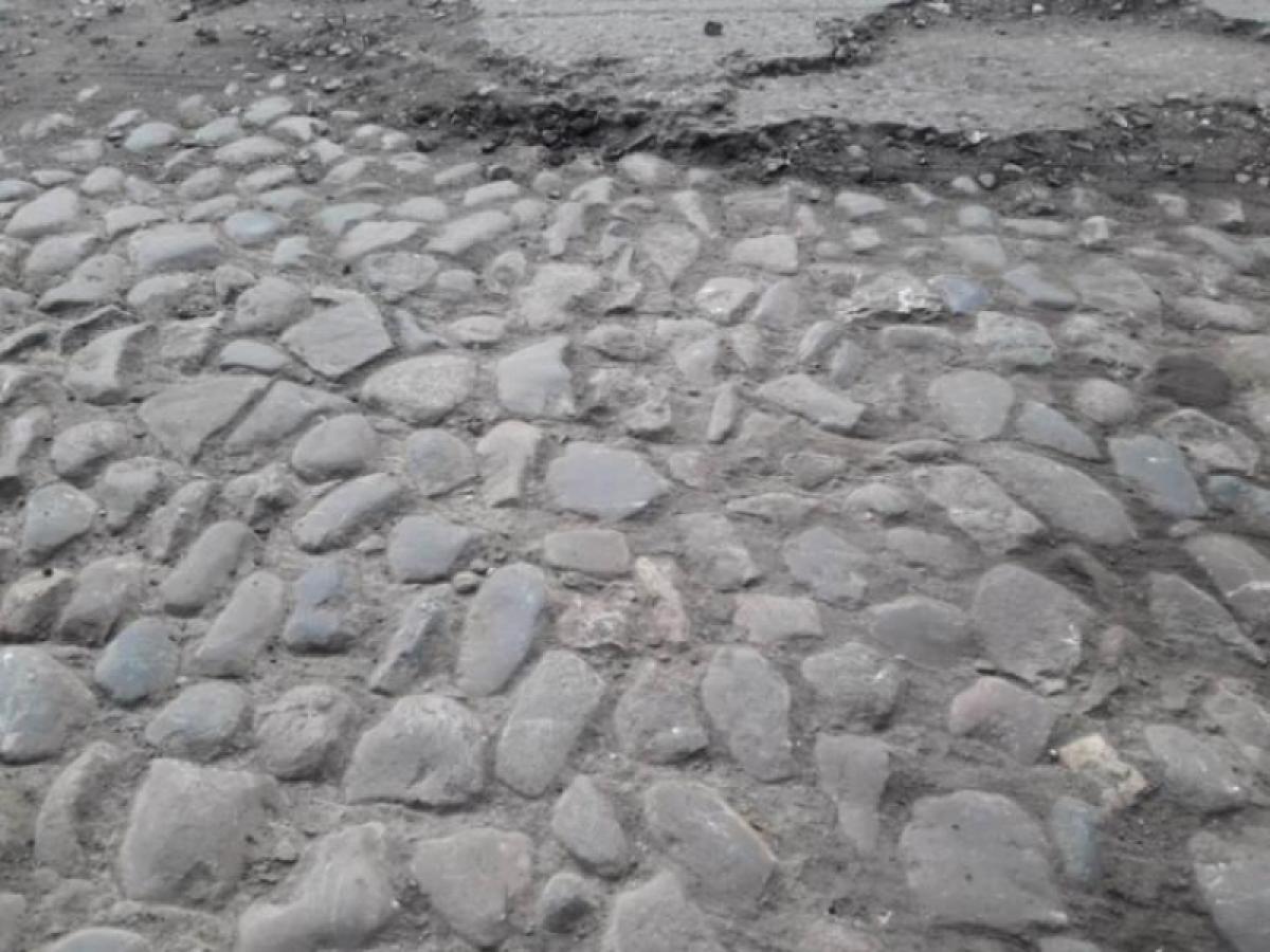 В Саратове фрагменты старинной булыжной мостовой перенесут на тротуар