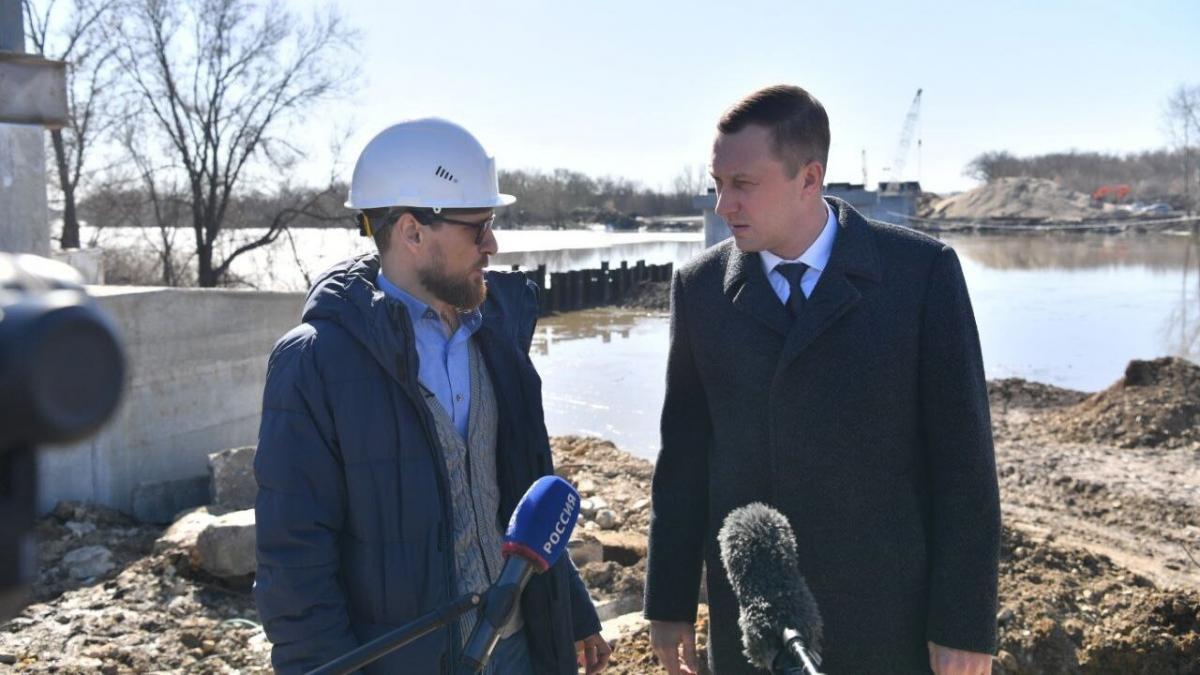 Губернатор Бусаргин побывал на строительстве нового моста