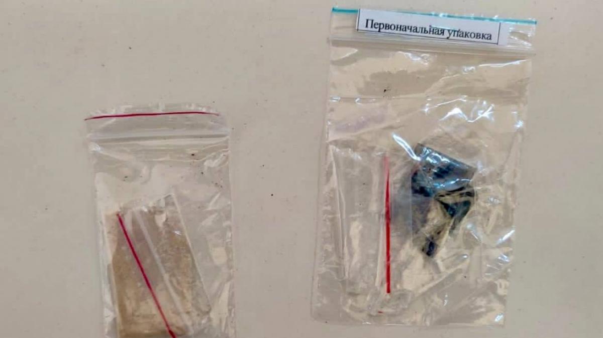 В Энгельсе полиция задержала двух парней при оборудовании закладок с наркотиками