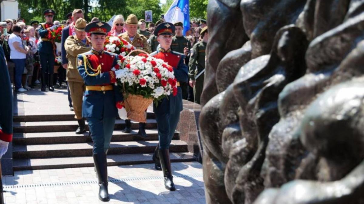 В Саратове имена погибших в СВО занесли на мемориал в Парке Победы