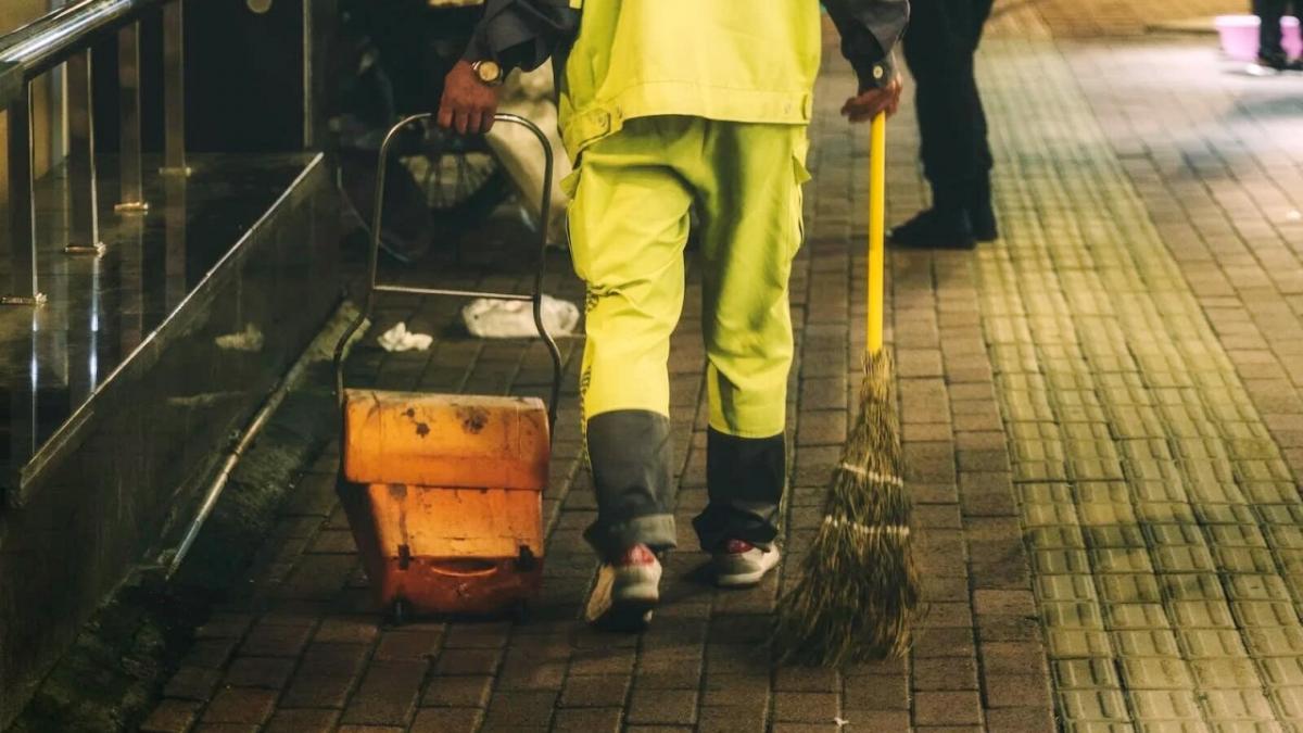 Прокуратура: глава МО наняла мужа для уборки поселковых территорий