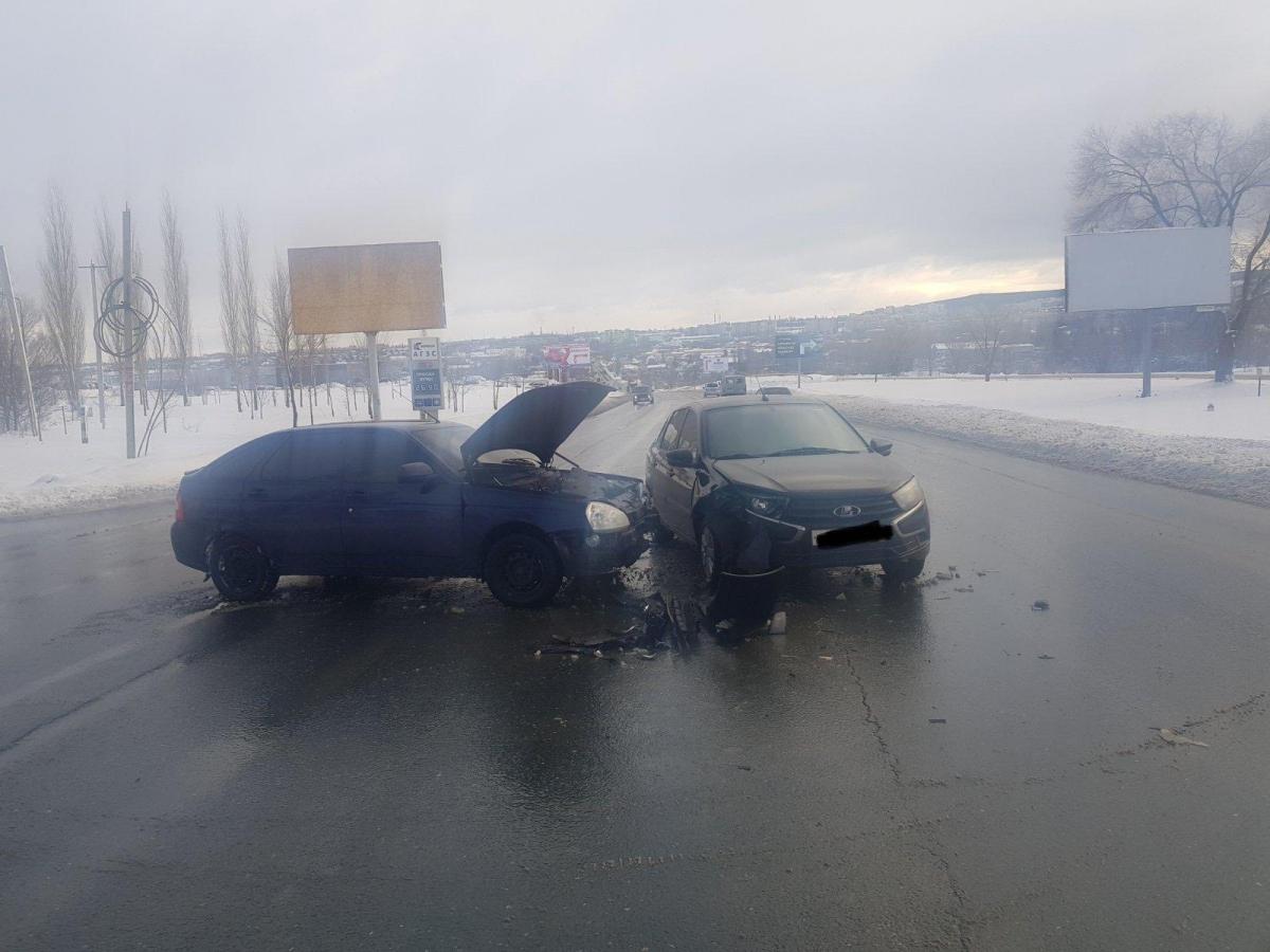 В ДТП в Ленинском районе Саратова пострадала женщина | 17.01.2022 | Саратов  - БезФормата