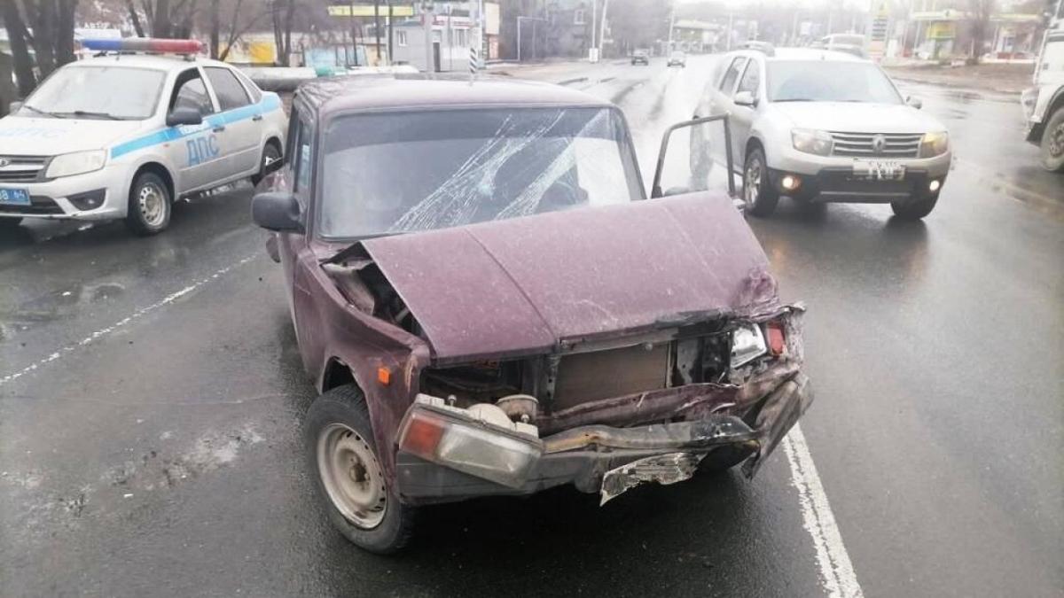 В массовом ДТП в Балаково столкнулись 4 автомобиля на Шоссе Королева