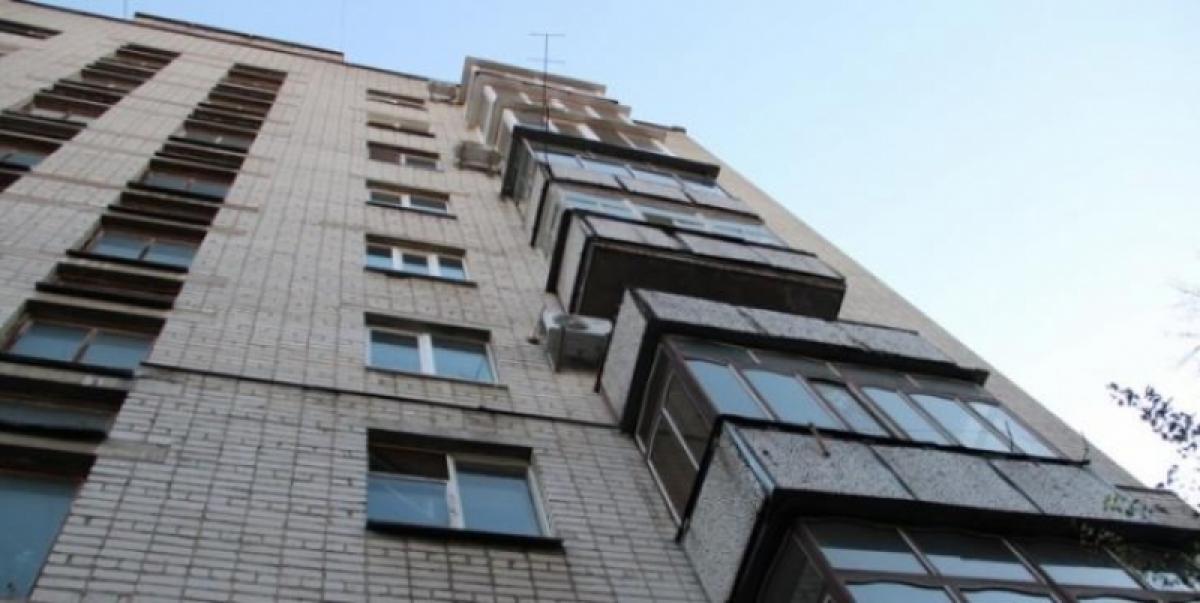 Выбросившего свою возлюбленную с 5 этажа мужчину отправят на лечение