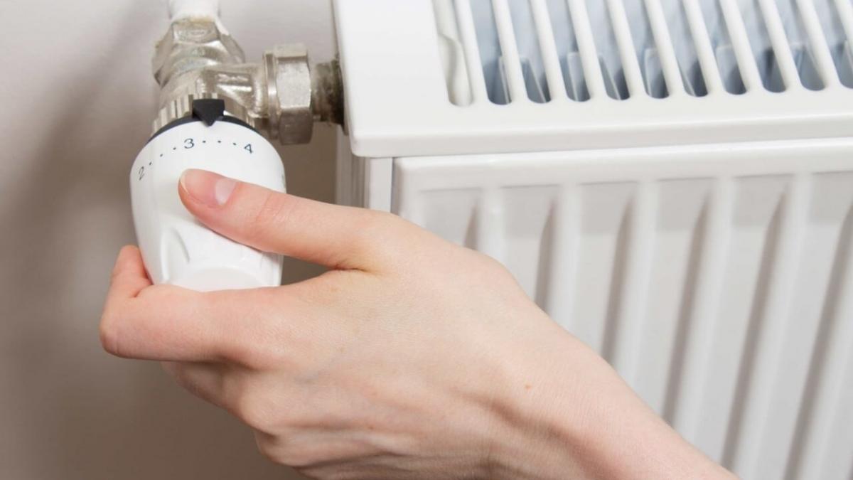 В Энгельсе открыта горячая линия по вопросам пуска отопления в жилые дома
