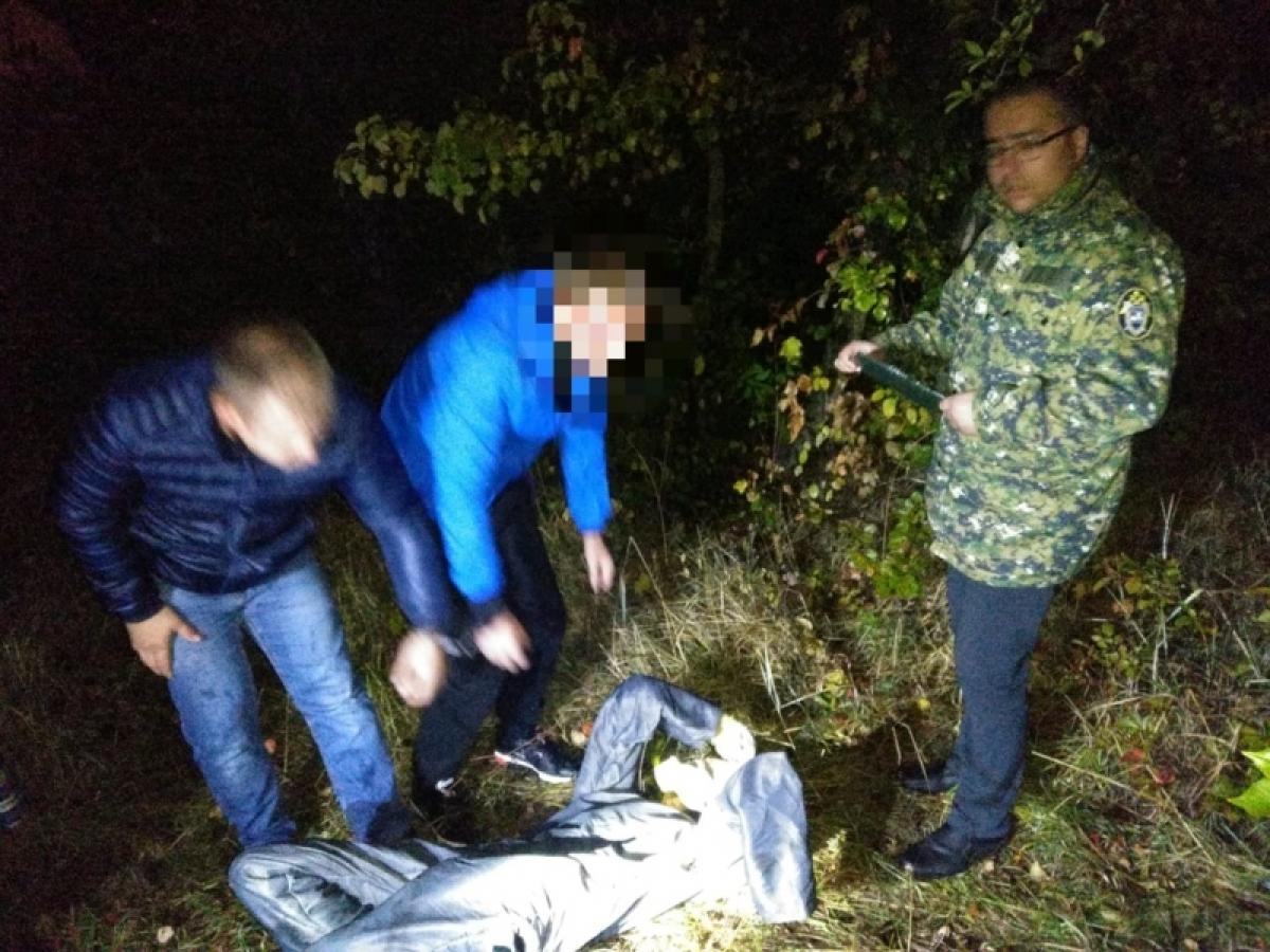 Под Саратовом молодую женщину задушили и ограбили после изнасилования