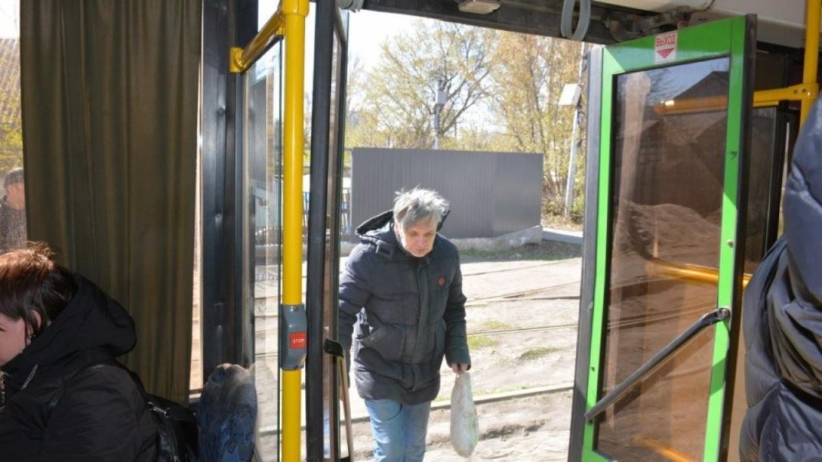 Инцидент в автобусе Саратов-Энгельс: пассажиров удивил новый «сервис»