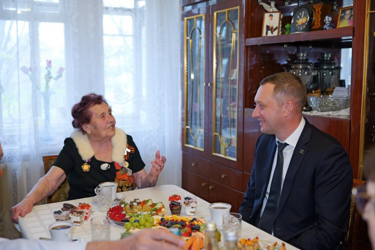 Губернатор поздравил со столетием труженицу тыла Лидию Лопухову
