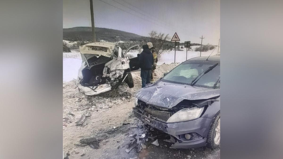 В Хвалынском районе двое пострадали в аварии «Гранты» и «Форда»