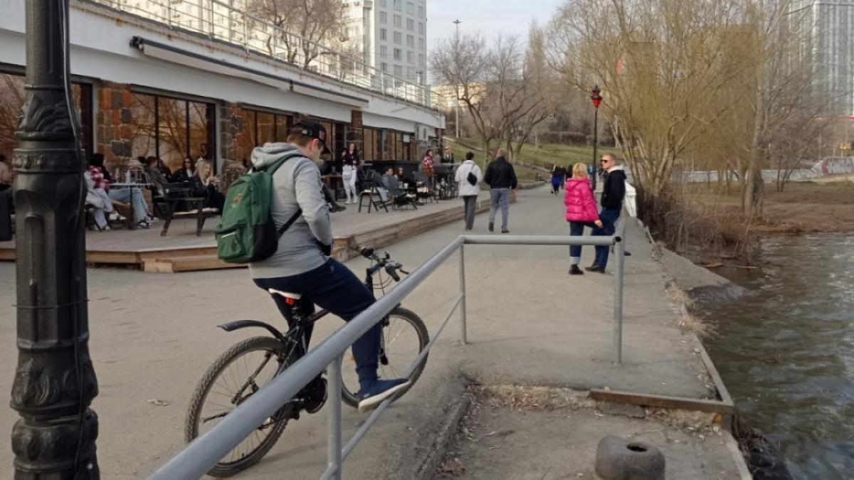 Сварщики и швеи: саратовцам назвали самые востребованные профессии