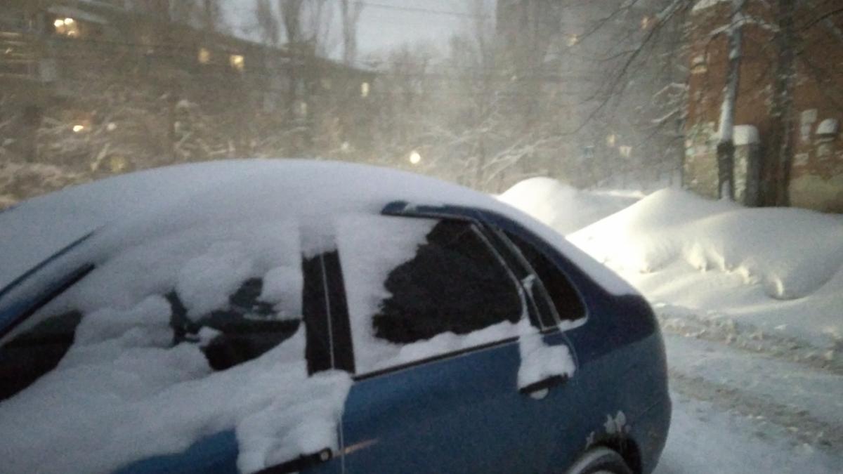 В Саратове проходят рейды против «автохлама» - брошенные авто эвакуируют с улиц