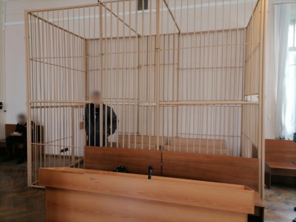 В саратовском поселке преступник залез в частный дом и надругался над женщиной