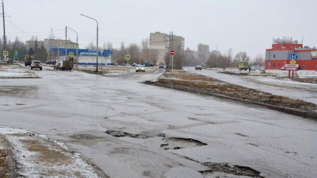 На ремонт улицы Колотилова и еще 11 дорог Энгельса выделят 300 млн рублей