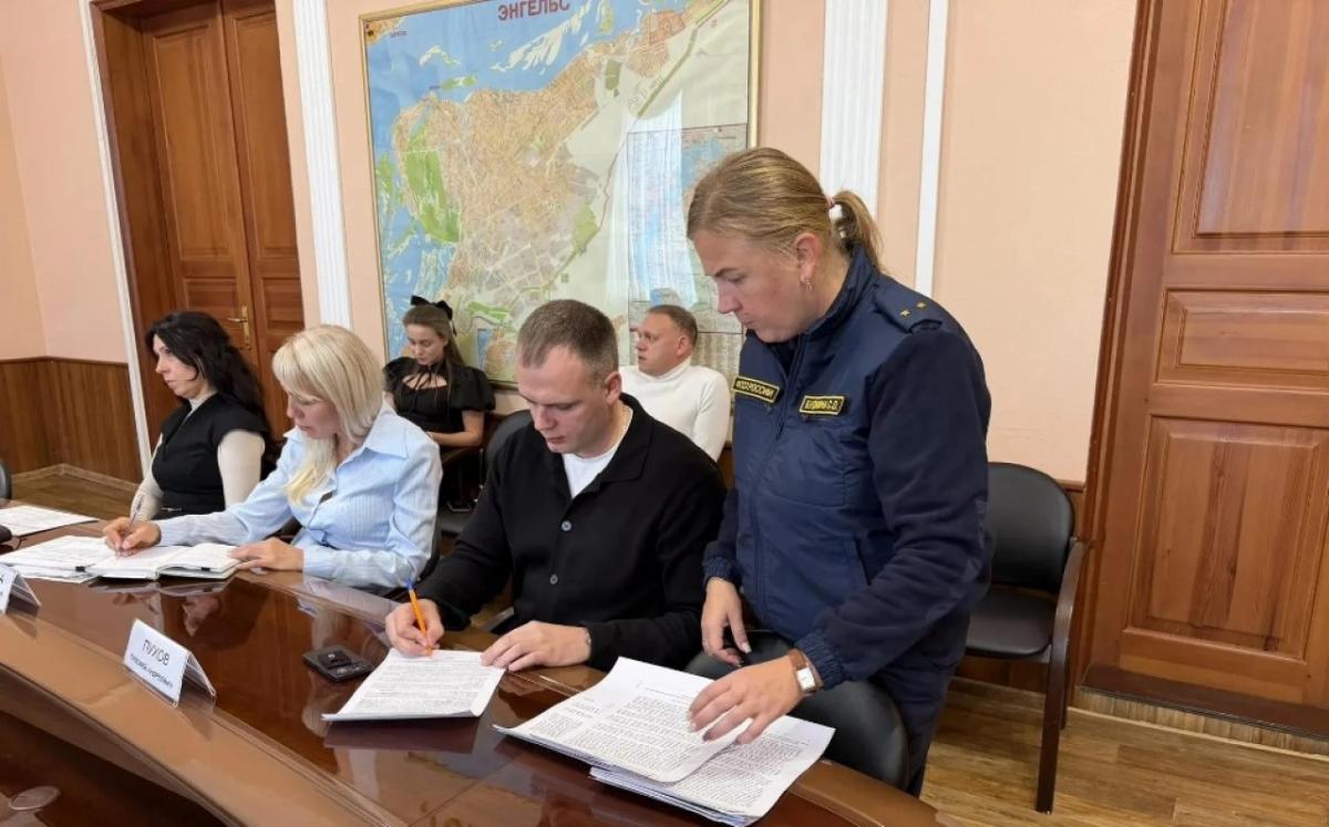 В Энгельсе контролируют установку контейнеров ТКО с помощью прокуратуры и приставов