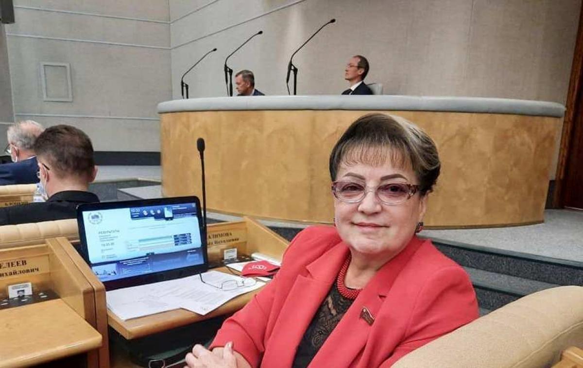 «Как можно доверять тем, кто обещал не повышать пенсионный возраст, а потом повысил?»: депутат Госдумы – о QR-кодах