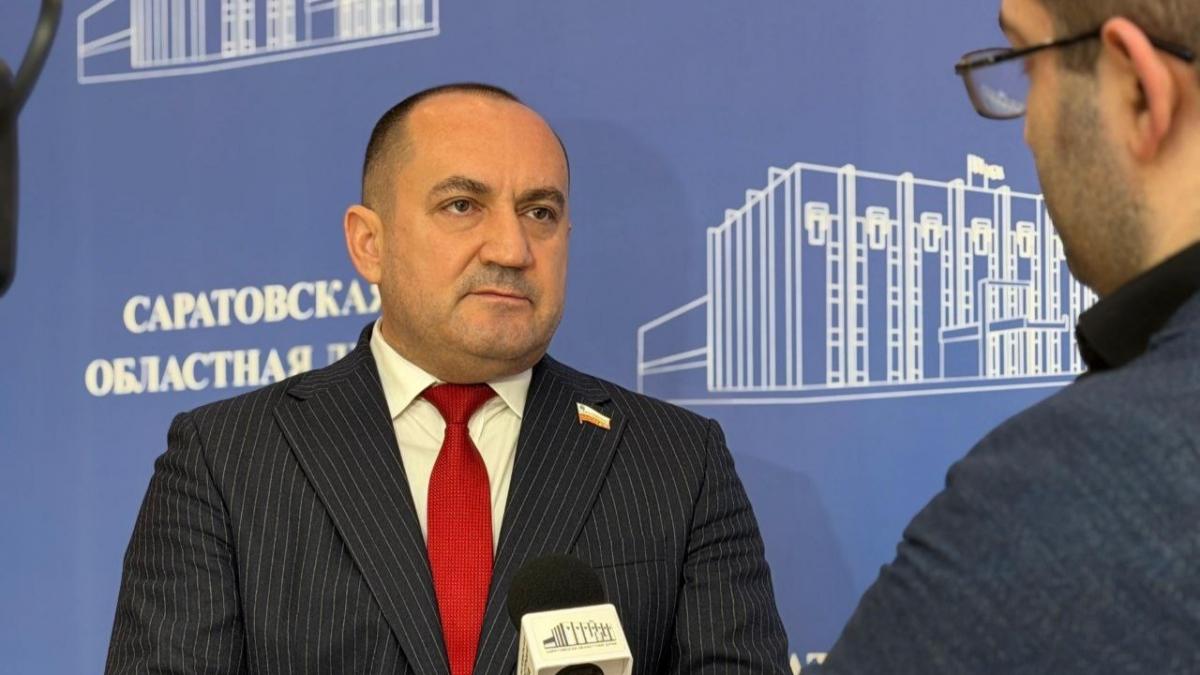 Депутат Калинин поможет саратовским сельчанам обеспечить проезд к лесу и водоему